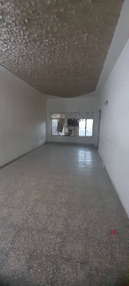 دار للبيع في منطقة الشرطه الرابعه شارع البالات المساحه ٢٢١ متر يحتوي على كراج كبير وحديقه وصاله ومطبخ وهول وغرفتين نوم وخدمات المراجعه مع مكتب الاماني للعقار/***********
