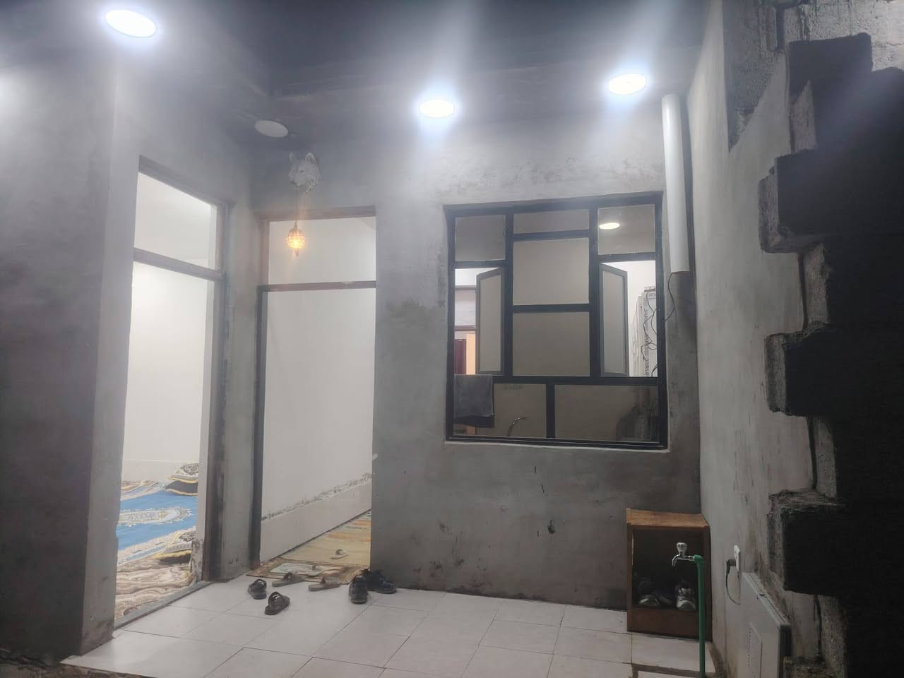📢 للبيع نص دونم سكني يحتوي على مشتملين + بيت 300 متر
للبيع نص دونم سكني يحتوي على مشتملين + بيت 300 متر 
🏡 كل مشتمل: 150 متر
🔹 المشتمل الأول:
غرفتين نوم
صالة قياس 7x6.5
استقبال 
مطبخ حار / بارد 
حمام 
🏡المشتمل الثاني 
غرفتين نوم
صالة قياس 7x6.5
استقبال
مطبخ حار / بارد
حمام 
----------------------------
🔹 البيت ال300 متر
 هيكل كامل (يرادله فقط إكمال الأرضية + جص وبورك
4 غرف نوم
استقبال بمساحة 4×10 متر
صالة
مطبخ (حار/بارد)
حمام داخلي وخارجي 
✅ صب البيوت كامل
✅ مسقوفة ومسلطة بالكامل
✅ موقع ممتاز وقريب من الخدمات والأسواق
📍 العنوان: النهروان - قرية رسول، مقابل حسينية جعفر صادق، مجاور أسواق القمة.
📞 للاستفسار: ع الخاص


**إذا كنت صاحب هذا الإعلان وتريد حذفه لأي سبب، رجاءا أرسل رسالة إلى الدعم الفني**