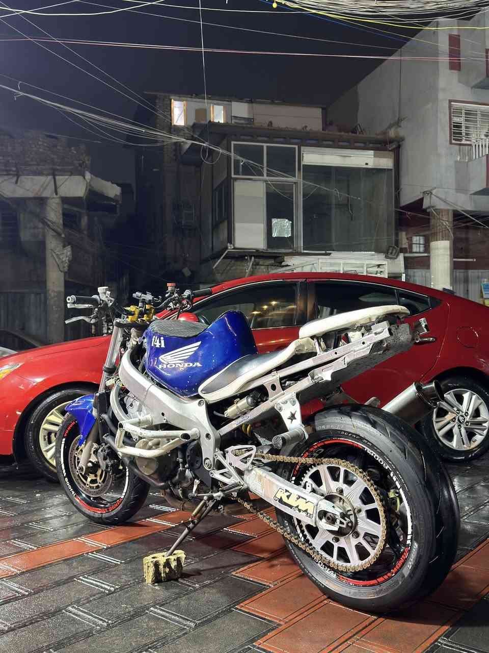 سلام عليكم )افوراي ٢٠٠٤ دراجه مال لعب ومال جناي مو فصلات وهل سوالف مكينه وكير نضيفات مكانها كاضميه سعرها (14)وبيه مجال بسييط سعر سكنس (***********)
