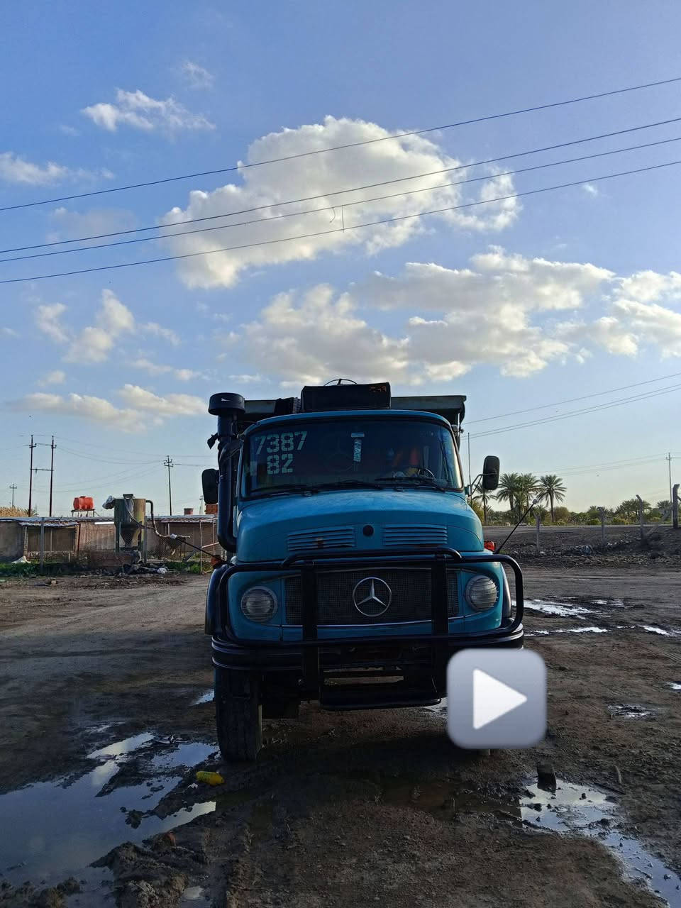 السلام عليكم قجمه للبيع مطوله موديل 83 محرك وكير ومجموعه جيف 18 مكفولات قماره ضهر  وسكف والداخل بلادي ورقم واسط رقم الهاتف ***********و***********
