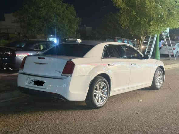 أمريكي

كريزلار 2017 معلاية  2022، وماشية 185,000 ميل فقط.
السيارة بها تبديل خفيف —جاهزة تمشي بلا أي ملاحظة.

مواصفات السيارة الأصلية:
 • فتحة سقف
 • بصمة تشغيل (Push Start)
 • دخول ذكي
 • كراسي كهرباء
 • شاشة كبيرة مع بلوتوث
 • تحكم مالتي ستيرنك
 • كاميرا خلفية
 • حساسات
 • مثبت سرعة
 • وايرلس وأوامر صوتية
 • تبريد/تحمية مقاعد حسب المواصفة
 • سيارة واسعة ومريحة جداً

ملاحظات عامة:
 • وارد أمريكي
 • نظافة خارجية وداخلية درجة أولى
 • مكينة وكير بحالة ممتازة
 • ميكانيكياً 100% بدون أي أصوات أو تسريب
 • فحص على راحتك

السعر: 23,000 دولار أمريكي – مجال بسيط للجاد فقط.
واللي يحب يشوف السيارة أهلاً وسهلاً، المعاينة 
تحويل مباشر إلى أسم المشتري
للتواصل 

0 770 674 1117 الزبير
