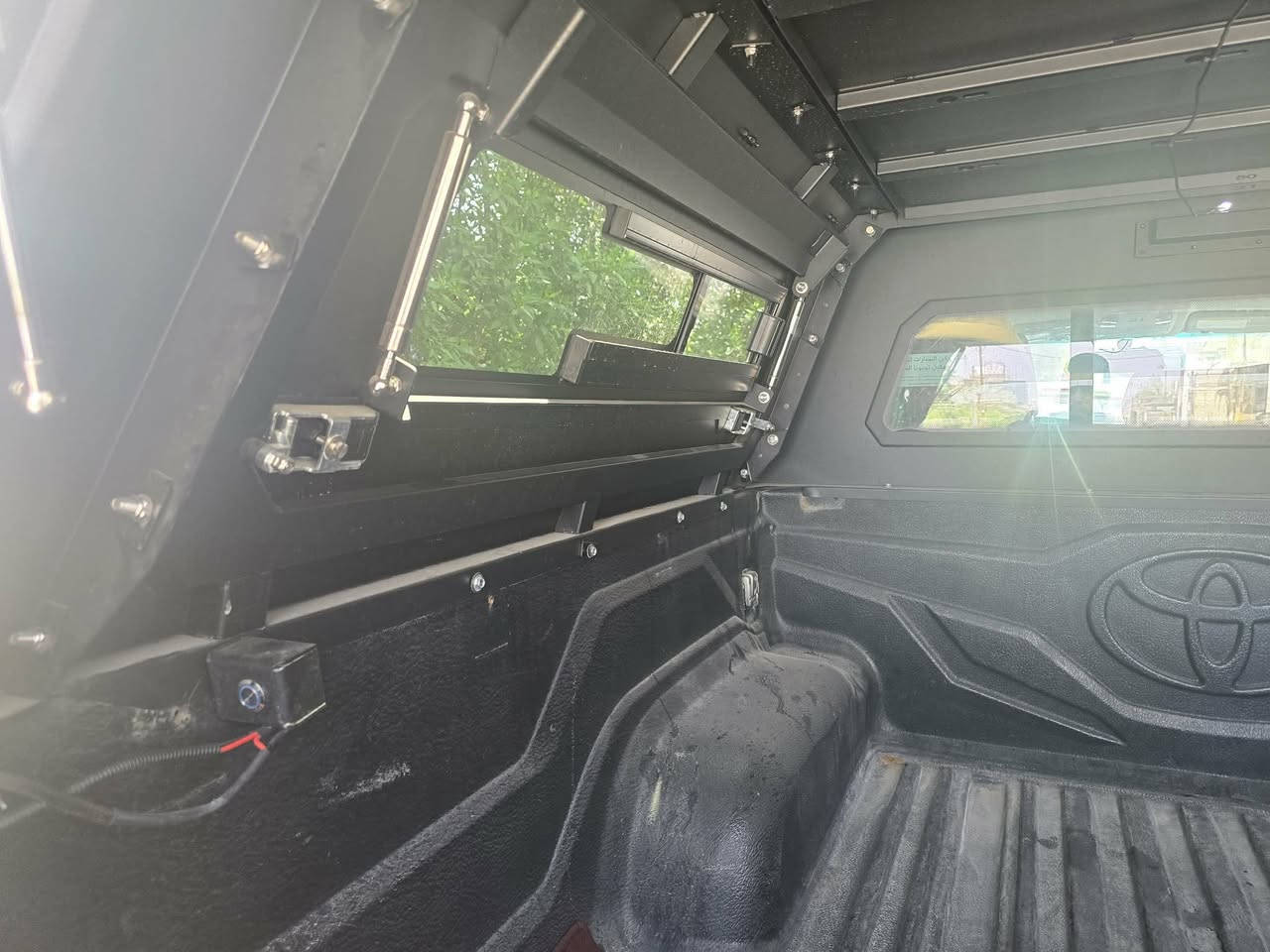 كفر بدي ، كانوبي ، غطا بدي هايلوكس نافارا ..
كفر بدي حديد وجكات وجام ينفتح  ٣ جهات جكات ، والجهتين ، اناره داخليه وستوب لايت احمر ، بيهن شباك صغير ، ينقفل بمفتاح ، حديد ثقيل شرط تصعد فوكا ، سعره بالسوك ١٥ ورقه 
ابيعه على ١٣ ورقه وبي مجال بسيط


**إذا كنت صاحب هذا الإعلان وتريد حذفه لأي سبب، رجاءا أرسل رسالة إلى الدعم الفني**