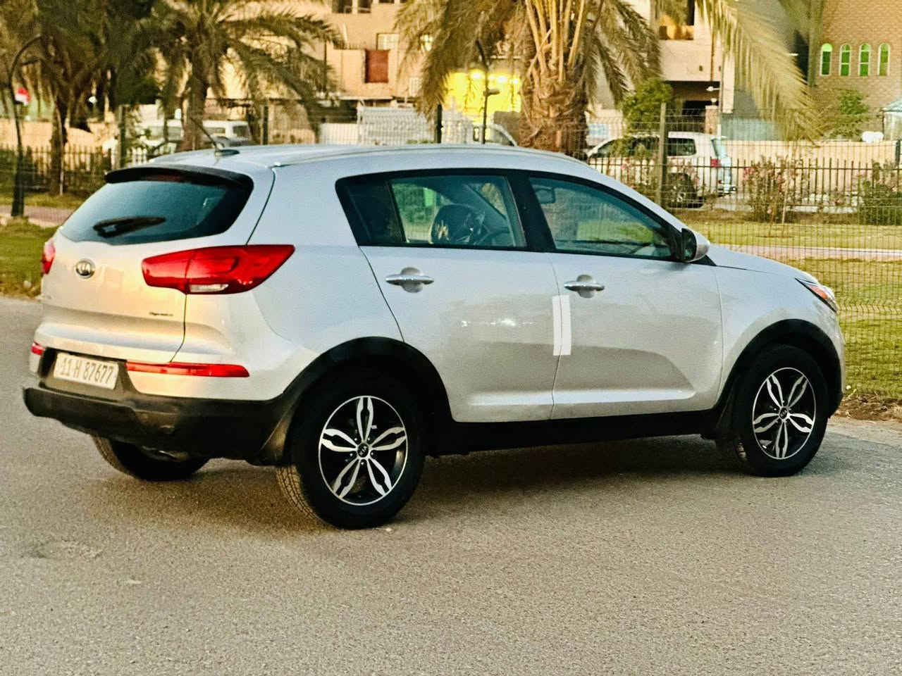 كيا سبورتج 2016 وارد أمريكي نص فول سعر 124 وبيه مجال جاهزة من كل النواحي 
 حادثهة بنيد وباب بدون دواخل 
 رقم بغداد انكليزي  سنوية وهزة جديدة 
 نضام الايكو اقتصادي - مثبت سرعة - مانع انزلاق 
 تحكم ستيرن جهتين + شاشة اندرويد 
 كير فول + أوتوماتيك و عادي 
 بغداد الامين ***********
