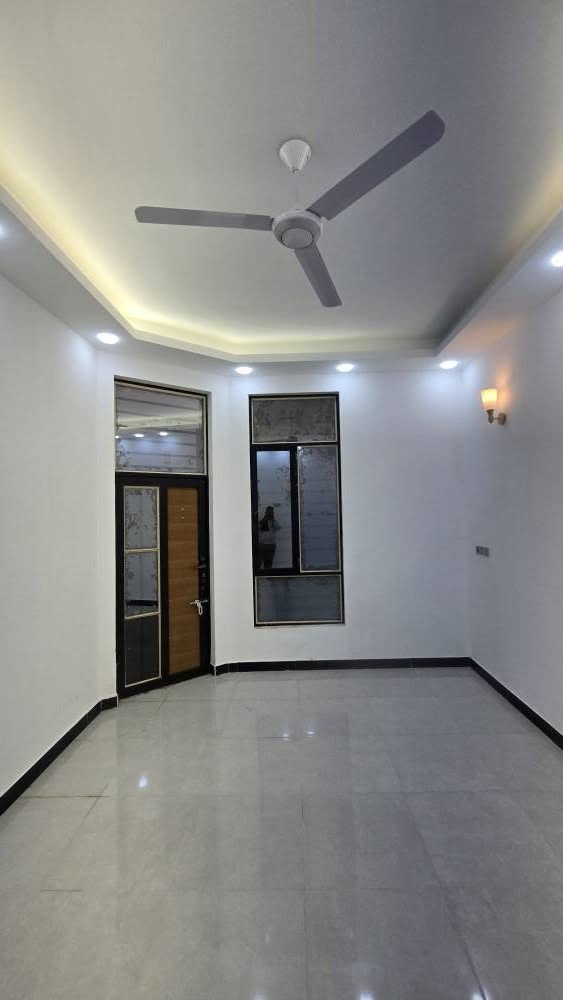 بيت للبيع في كربلاء مجمع بوابة الجنوب موقع شارع حله كربلاء
المجمع على شارع الزوار مباشر.
مساحة 100متر طابقين طابو زراعي قرار محكمة سند 25 
كافة الخدمات تبليط مجاري ماء كهرباء 
للبناء طابوك جمهورية كونكريت مسلح صب مركزي الاستفسار اتصل واتساب *********** *********** *********** كربلاء, العراق
