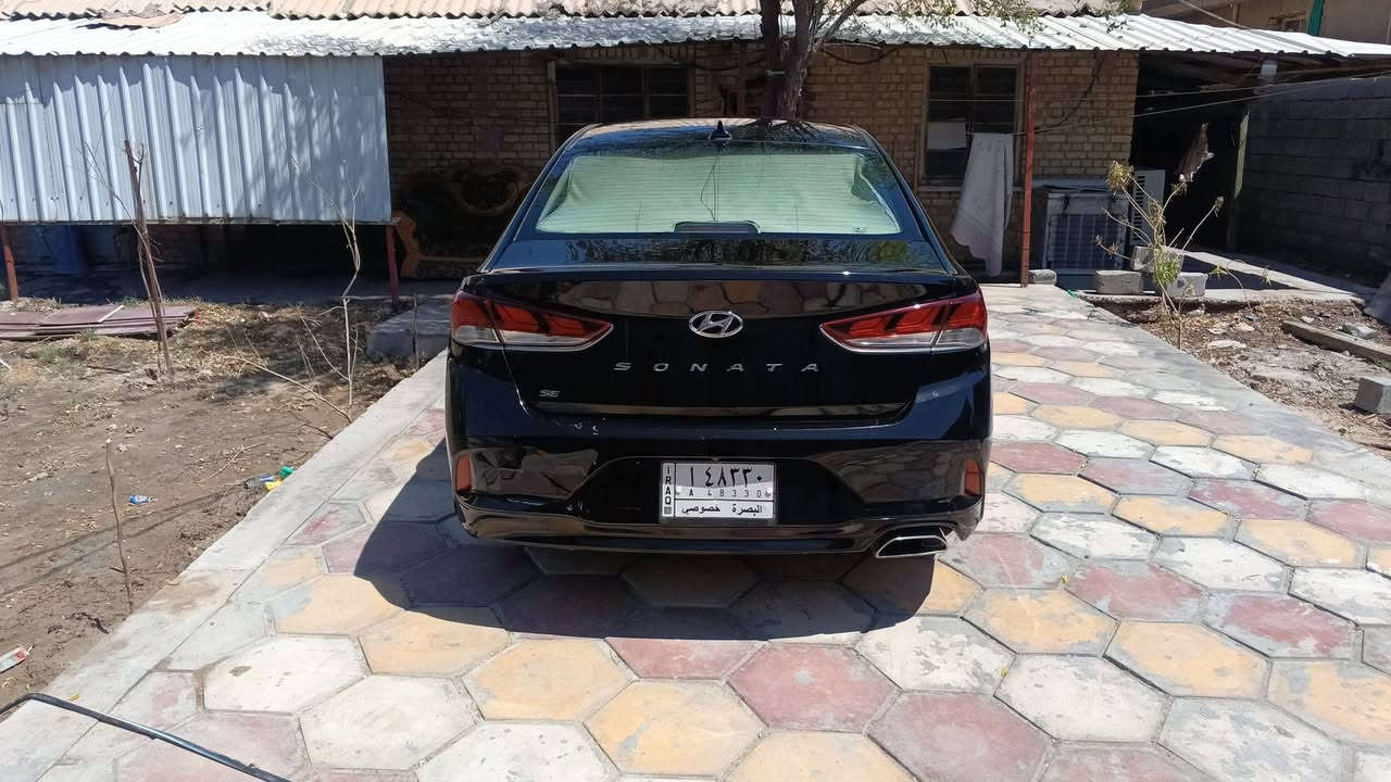 سلام عليكم سوناتا موديل ١٨ وارد امريكي
المواصفات 
تحكم ستيرن 
كشنات مخمل
داخل لون رصاصي 
محرك بلاد ما مفتوح
GDi
٢٤٠٠
ثلاث أنظمة قيادة 
ايكو +سبورت+عادي 
حساسات جانبية 
لون اسود 
ماشيه ١٠٧ميل
تبريد ثلج
الضرر فقط  بنيد 
بالعراق بيها دحجه بالمدكرخلف صدر  ومعدله بارد 
رقم السياره حاليأ عراق بصرة  
حداديه ٨٠  بالمية ١٠٠
العنوان بصرة المعقل
السعر/١٣٠ 
***********
