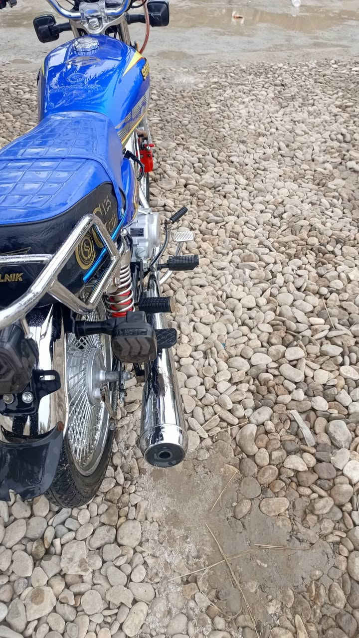 السلام عليكم للبيع دراجه تايكر موديل 27 والماكينه 25 اوراق استنساخ دراجه كفاله عامه ما بيها نقص برغي واحد على وضع الشركه دراجه ماشيه 600 كيلو سعرها 725 وبيها مجال المكان صدر الدغاره ***********
