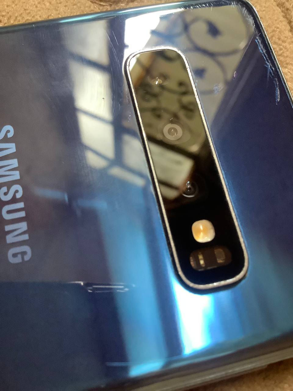SAMSUNG S 10 5G 
سامسونك S10 
ذاكره 128
الجهاز بلادي ما مفتوح 
بي خاصية قياس نبضات القلب وخاصية تكبير وتصغير عدسة الكامرة 
بي فطور بالشاشة ونقطة سوداء والشاشه مرات تشكل بالمس 
السعر قيم واخذ وذا عندك مراوس بعد احسن


**إذا كنت صاحب هذا الإعلان وتريد حذفه لأي سبب، رجاءا أرسل رسالة إلى الدعم الفني**
