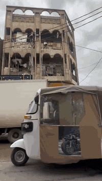 السلام عليكم مره خصت الادمن عقار تجاري مساحه 150m بغداد الحريه الثانيه خمس شقق محل كبير ملجئ جوه ركن ع سوك و ع شارع عام التواصل ***********
