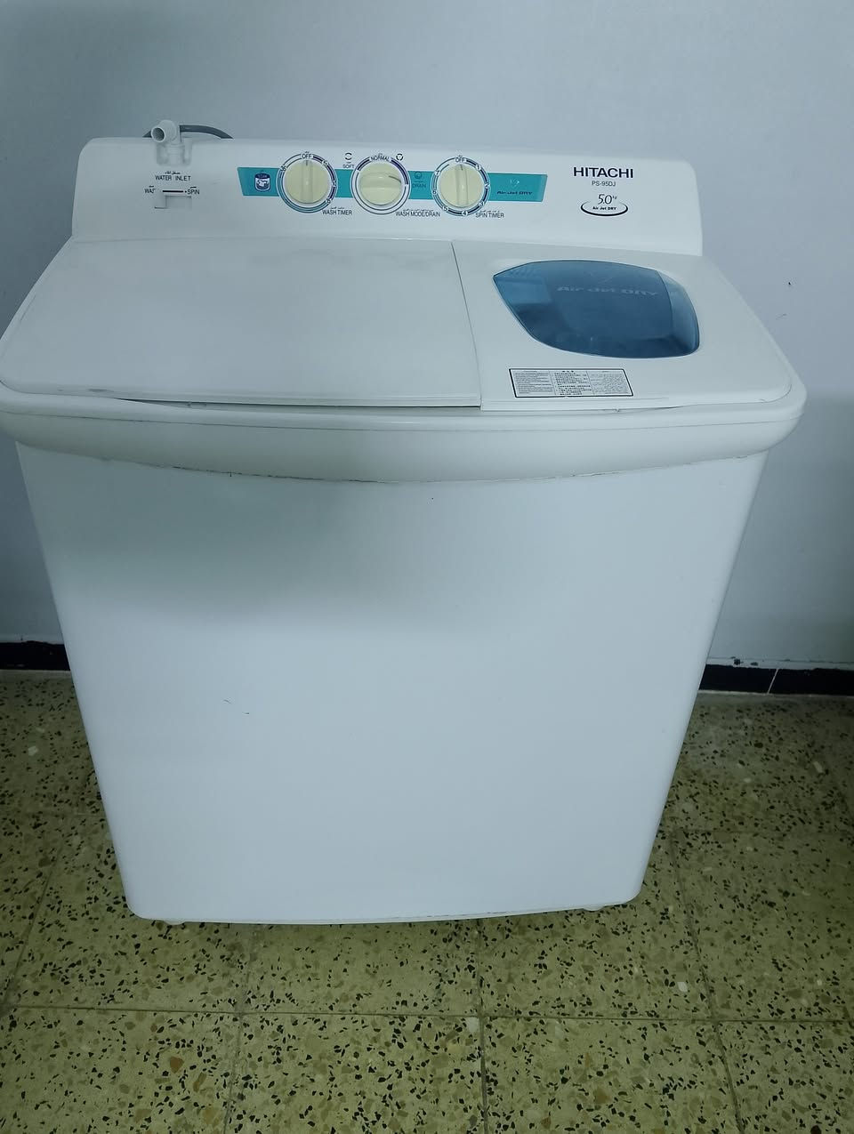 غساله هيتاشي اصلي ياباني 5كيلوات شرط نضاف فول وضع شركه مع ضمان اسبوع العنوان موصل حي  القاهره السعر 100الف ***********
