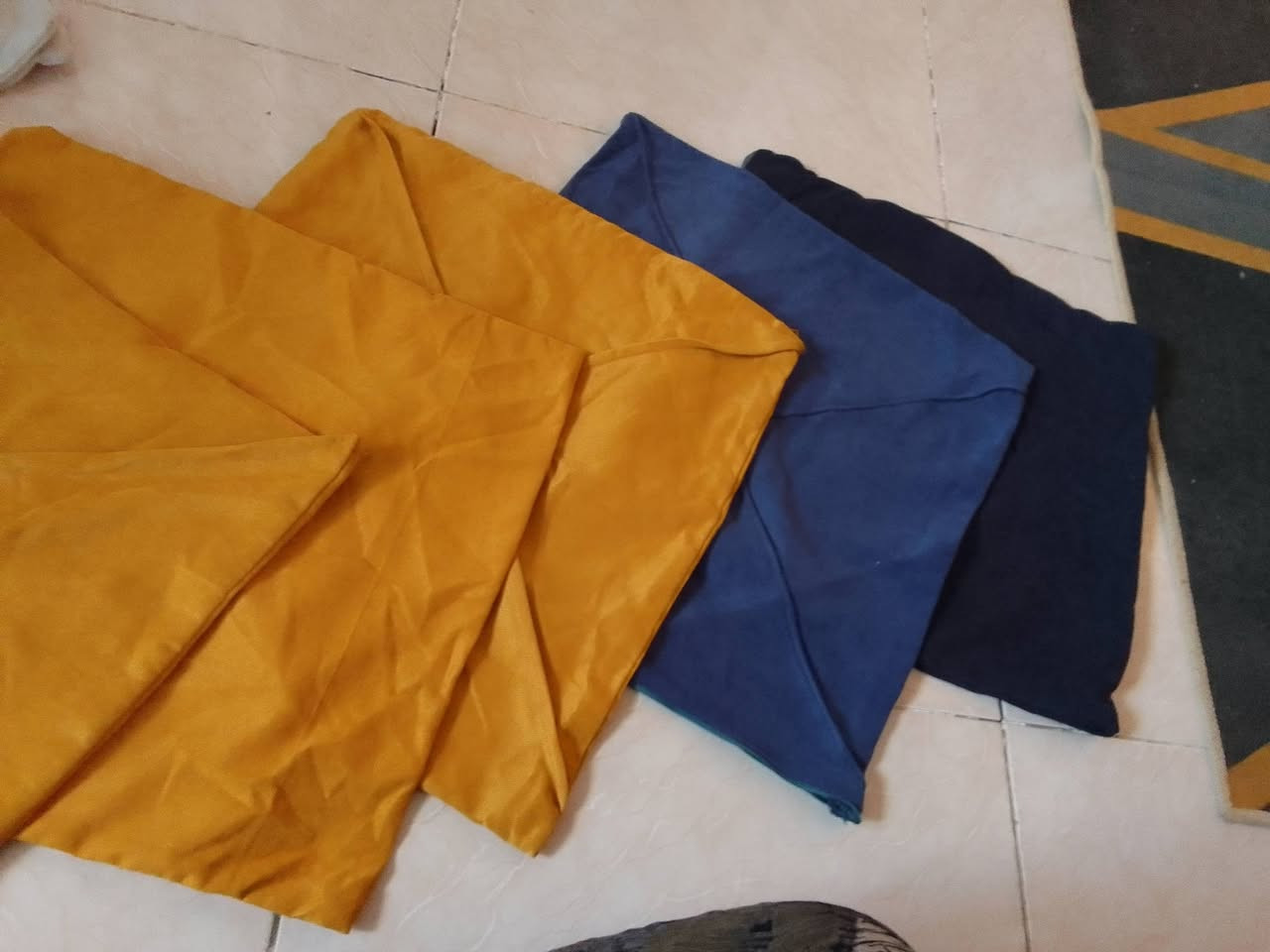 تخفيض بالسعر
وجه كوشه قياس ٥٠ سم 
اخر قطع تصفيه القطعه بالف 
باقي تقريبا ٢٥ قطعه 

برده تول جديده ٣متر ب١٥ 
الف وياها بطانه


**إذا كنت صاحب هذا الإعلان وتريد حذفه لأي سبب، رجاءا أرسل رسالة إلى الدعم الفني**