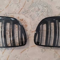 متوفر مشبك امامي مال bmw x5 e53 من مديل ٢٠٠٤ لحد ٢٠٠٦ جديدات ما مستخدم...