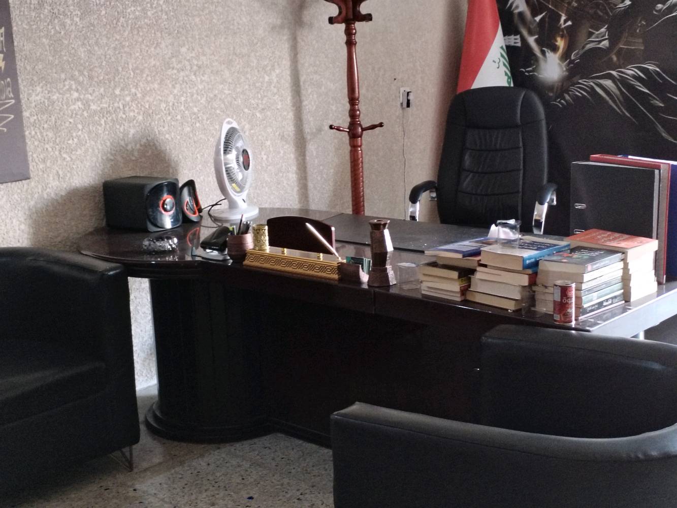 السلام عليكم 
اخوان مثل ماتشوفون كل الغراض الي بل صوره للبيع
وعنواني بغداد-القاهرة
للتواصل 
***********
ميز والكرسي والعلم والشمعة ب 400 الف
تخم جلد تركي 8 مقاعد ب 275 الف
طابعة ب 150 الف
وبيهن مجال شيي بسيط
***********