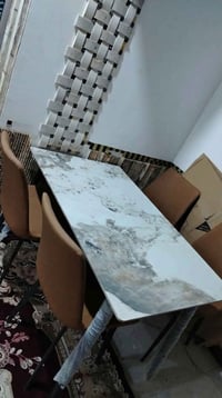 ميز طعام • نقشة مرمر • كراسي مبطنة