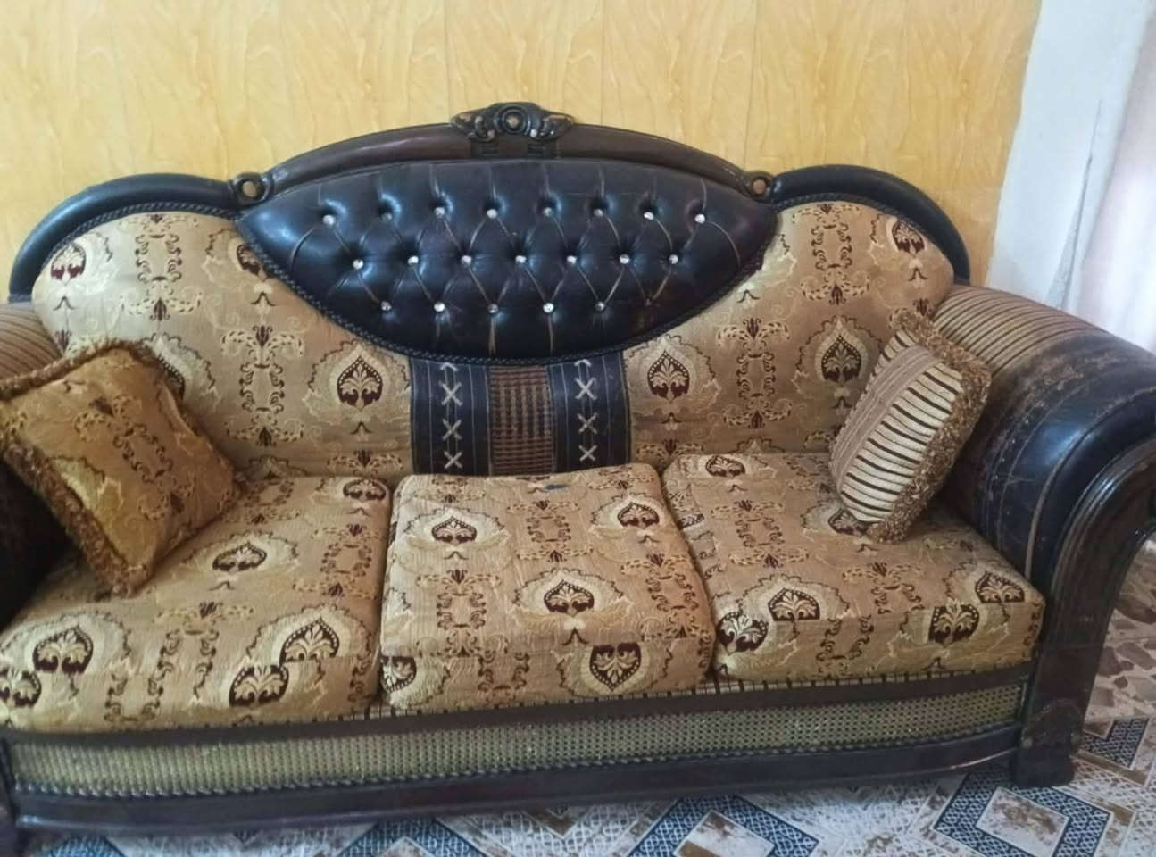 السلام عليكم تخم البيع مكان الحله نادر ٢ هذه رقم ابوتخم *********** 15 مقعد
