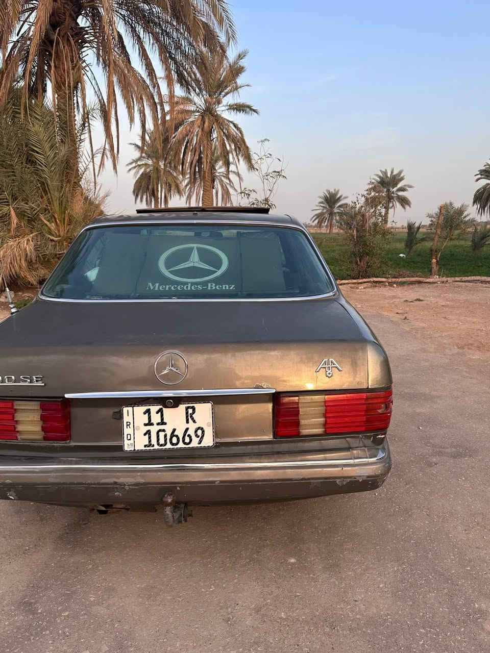 يالله السلام عليكم للبيع 
.مارسيدس جامبو SE300 
.موديل 1988 رقم بغداد انكليزي قواعد دبلات سليمه 
.محور كير ومحرك بطه 3000 بدون ديلكو  السياره بيها ترتيبات بسيطه
.السعر ٥٥ وبي مجالل وترهم مراوس حسب القناعة 
للاستفسار خاص او على الرقم ***********
