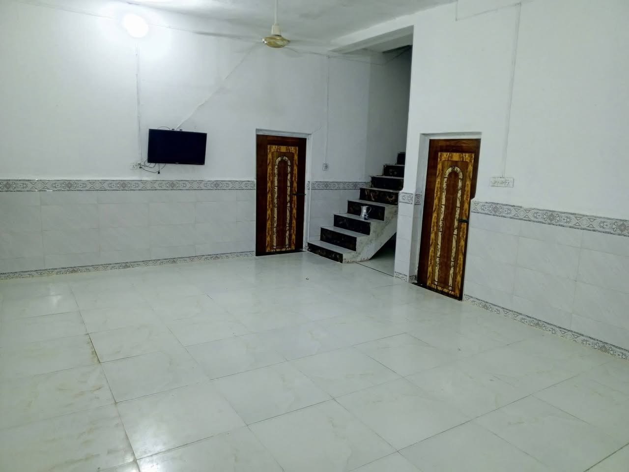سلام عليكم يتوفر بيت للبيع جاهز طابو زراعي عراقي يتكون من اربع غرف موزع صاله مطبخ ديوان كبير موقع ميسان حي السلام الدوانم يتوفر كل الخدمات ماء مجاري كهرباء مساحه البيت 300 متر السعر 115 وبي مجال للشراء الاتصال على الرقم ***********
الاثير ***********

