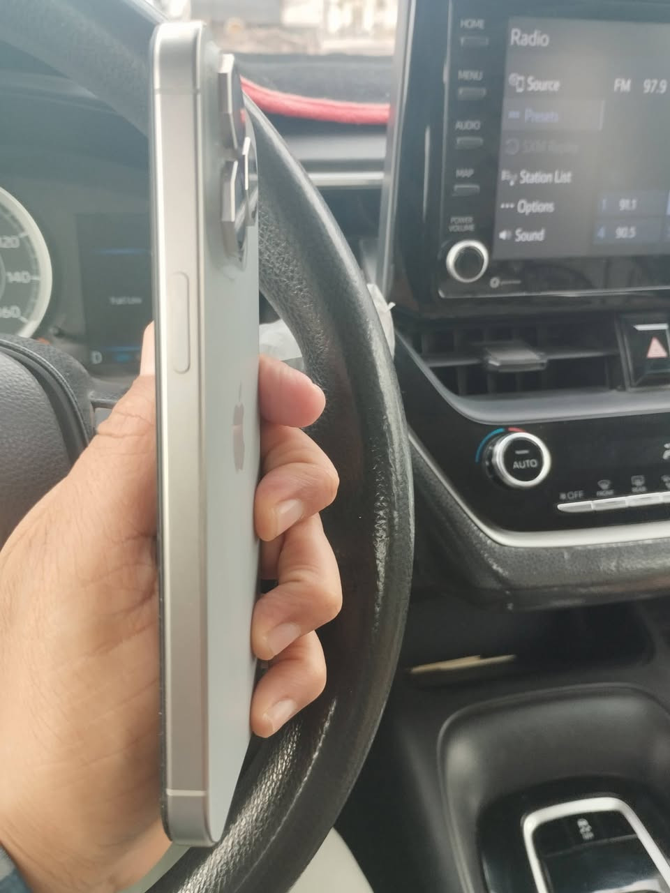 ايفون 15برو ماكس دبل سيم ذاكره 256 فيس ايدي ميشتغل مبدل شاشه اصلي بطاريه 87بلادي الجهاز نظيف شخط مابي بالشرط تبيعه السعر 800وبي مجال ***********
