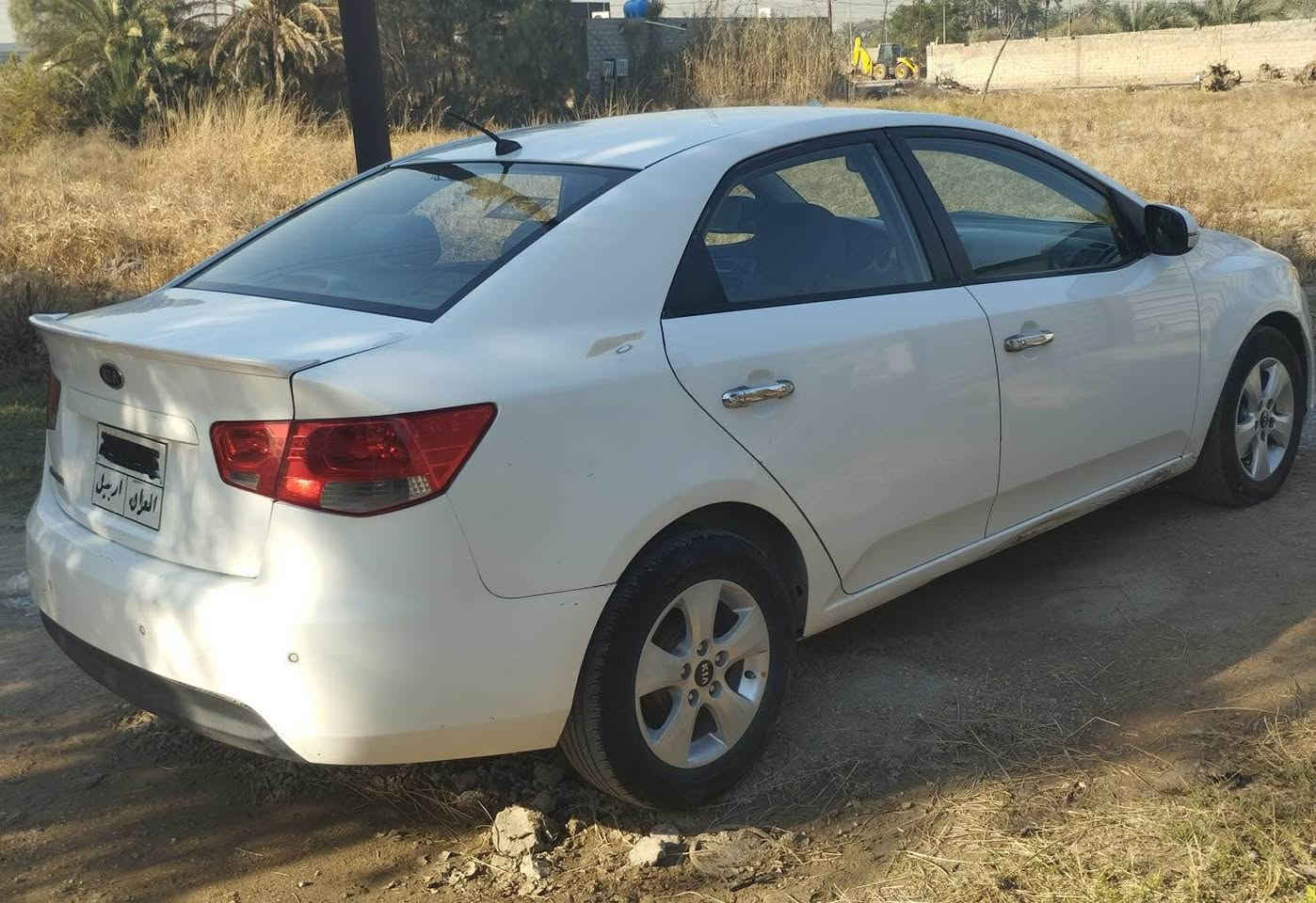 السلام عليكم كيا سيراتو 2012 محرك 1600 
بيها 4 قطع صبغ بدون دواخل 
رايدها ب90 وبيها مجال 
مكاني بغداد الدورة 

‭0790 522 2608‬ بغداد, العراق
