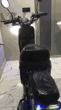 سلام عليكم
دراجه ار 9مديل 2025
5باتري 32امبير
سرعه 85حقيقي 
بيه اشاير  ودبل اشاره
لايت عالي ناصي 
الدراجه بيه هواي مواصفات 
السعر  390 مجال 
مكان بغداد البلديات 
الاتصال على الرقم ***********
