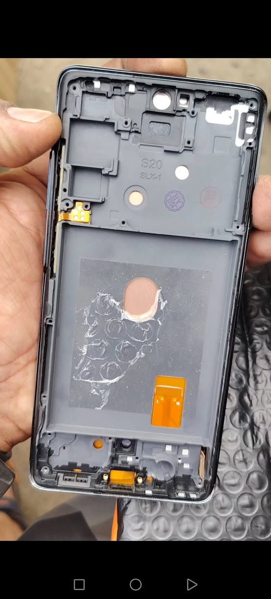 سلام عليكم شاشه مال سامسونك S20
السعر 15
*********** متواجد خاص واتساب مازنجر
