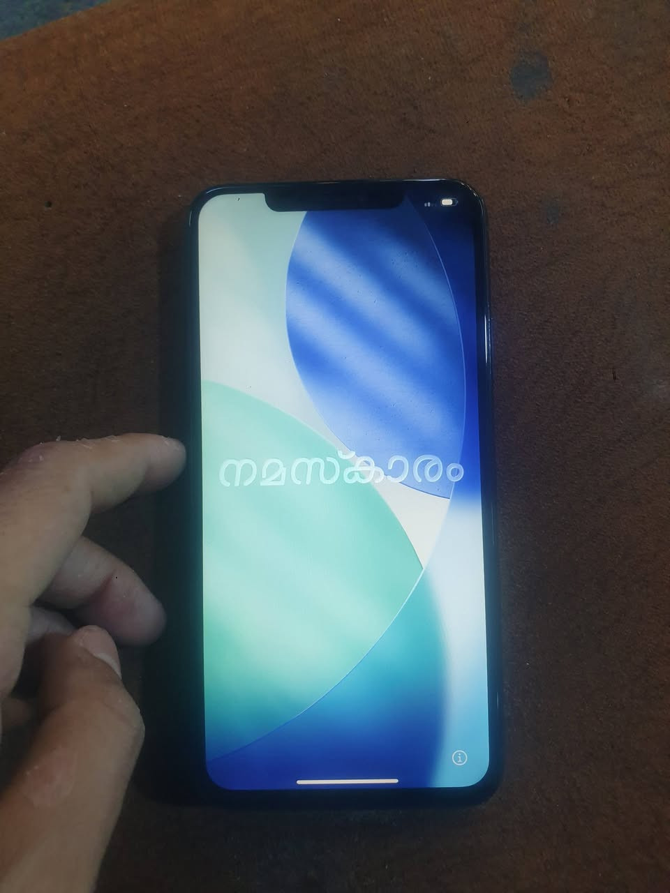 سلام عليكم اي فون 11برو ماكس ذاكره 64 والبطاريه 78 نضيف  بس مبدل شاشه الاصليه والفيس ايدي بصمه الوجه عطلانه اريده 250 وبي مجال مكاني بلديات تقاطع الكهرباء ***********
