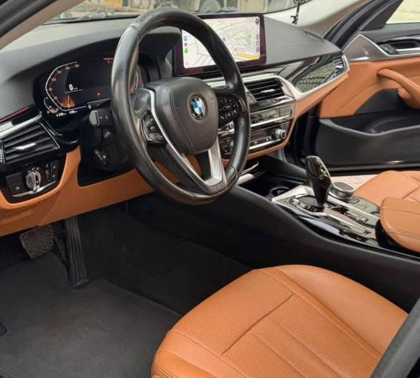 السلام عليكم
Bmw/520,2018للبيع اومراوس حسب القناعه بيه تلث قطع كلير وضربه صغيره بخشم البنيد مصلحا
بي ام دبليو موديل (2018 )
مكينه ٤ سلندرتوين تيربو مكفوله كير ومحرك وصبغ وباردومسويله سيرفس كامل السياره خليجيه ياباني اصلي وكلها عربي من شاشه الدشبول لشاشه الاعطال 
داخل جلد قرميدي بلادي ونظيف كلش 
كشن كامل كهربائي ميموري
وستيرن كهرباء وخزن
شاشه جبيره وماوس تحكم بالشاشه و وسائط ومعلومات السياره 
بصمه وحساسات امامي خلفي بلادي وشغال لايت زنون وعدسات متحركه اصل ترحيب مري ويدات البوب داخل الاناره كلها led بلادي السياره بيها led ابواب ودشبول متغير الالوان بلادي 
كروز سرعه وتحكم ستيرن اوتو ستوب هندبريك دكمه واوتو هولد تبريد ٣ قطع وكله لمس وشاشه ٣ وضعيات قياده نورما وسبورت وكومفورت صندوك كهرباء وبرده الصندوك كهرباء 
بيها بعد مواصفات والسياره نظيفه كلش وع الفحص 
رقم شمالي جديد بأسمي تحويل او وكاله
السياره
رقم صاحب السيارة الاستفسار ‏‪***********‬‏
