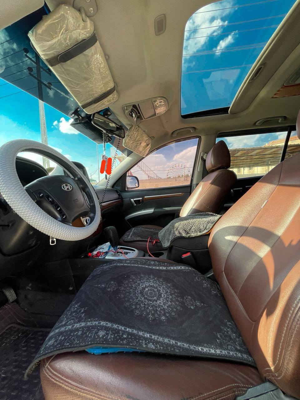 سنتافي 2009 ادوات ادوات كصه كاز السياره فول مواصفات
7راكب تحكم استيرن جهتين  بصمه بيبان 
نظام اسكورت قفل سرعه ثلاجه بالفرس تبريد خلفي امامي
نظام ايكو اقتصادي دواخل جلد مميز مري شفط مرقم انكليزي شمالي
السعر60ورقه وبيها مجال كلش بصيط حق الجيه 
مكان السياره ذي قار لاستفسار الاتصال *********** علمآ السياره احله من الصور ودخول جديد
