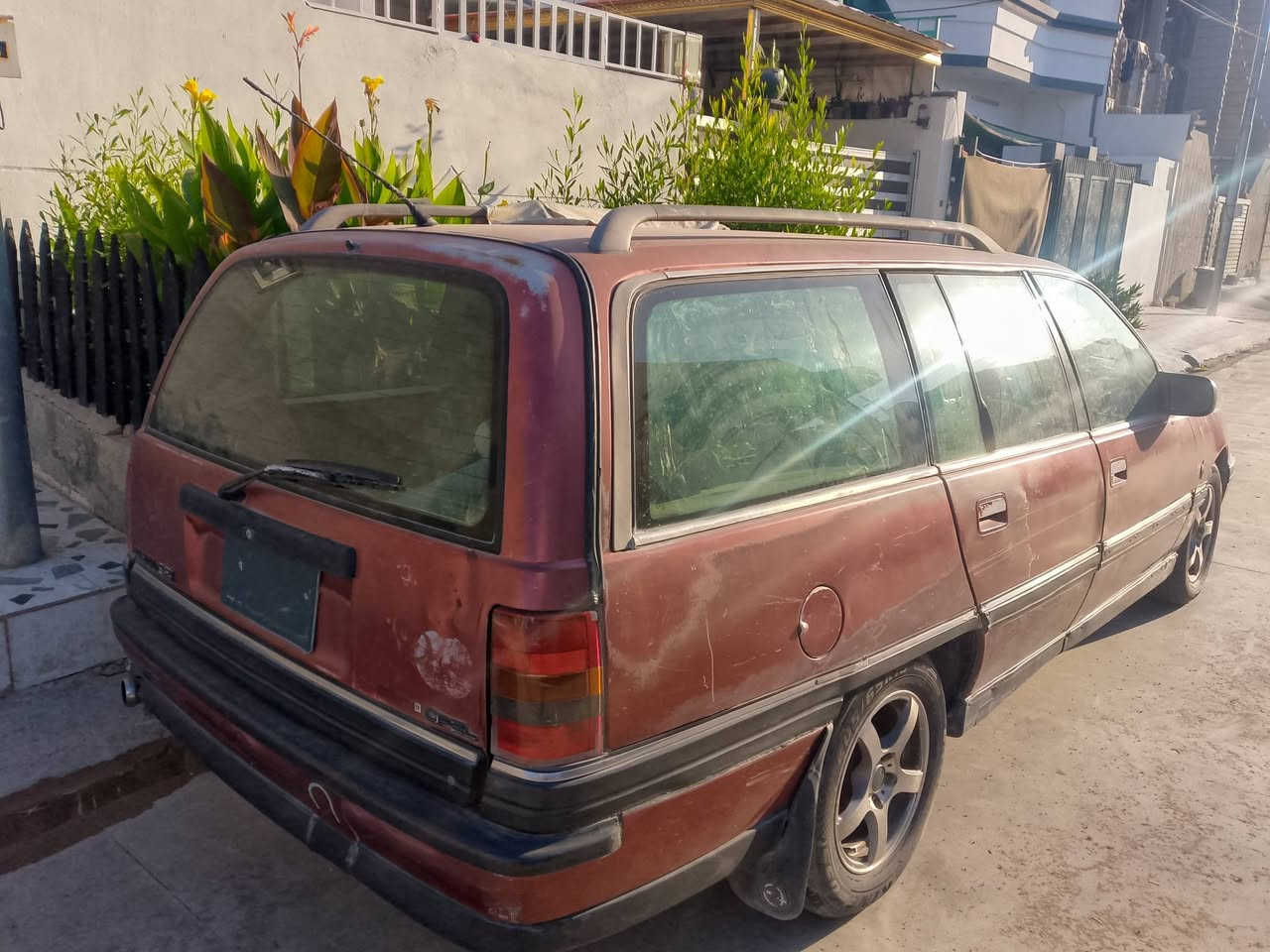 سياره اوميكه سنويه بسمي شراي خاص دفتر بانزين موجود ***********
