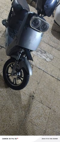 دراجه شحن للبيع السعر ٦٥ بلا باتريات و كلشي بيها شغال بيع مستعجل 07708...