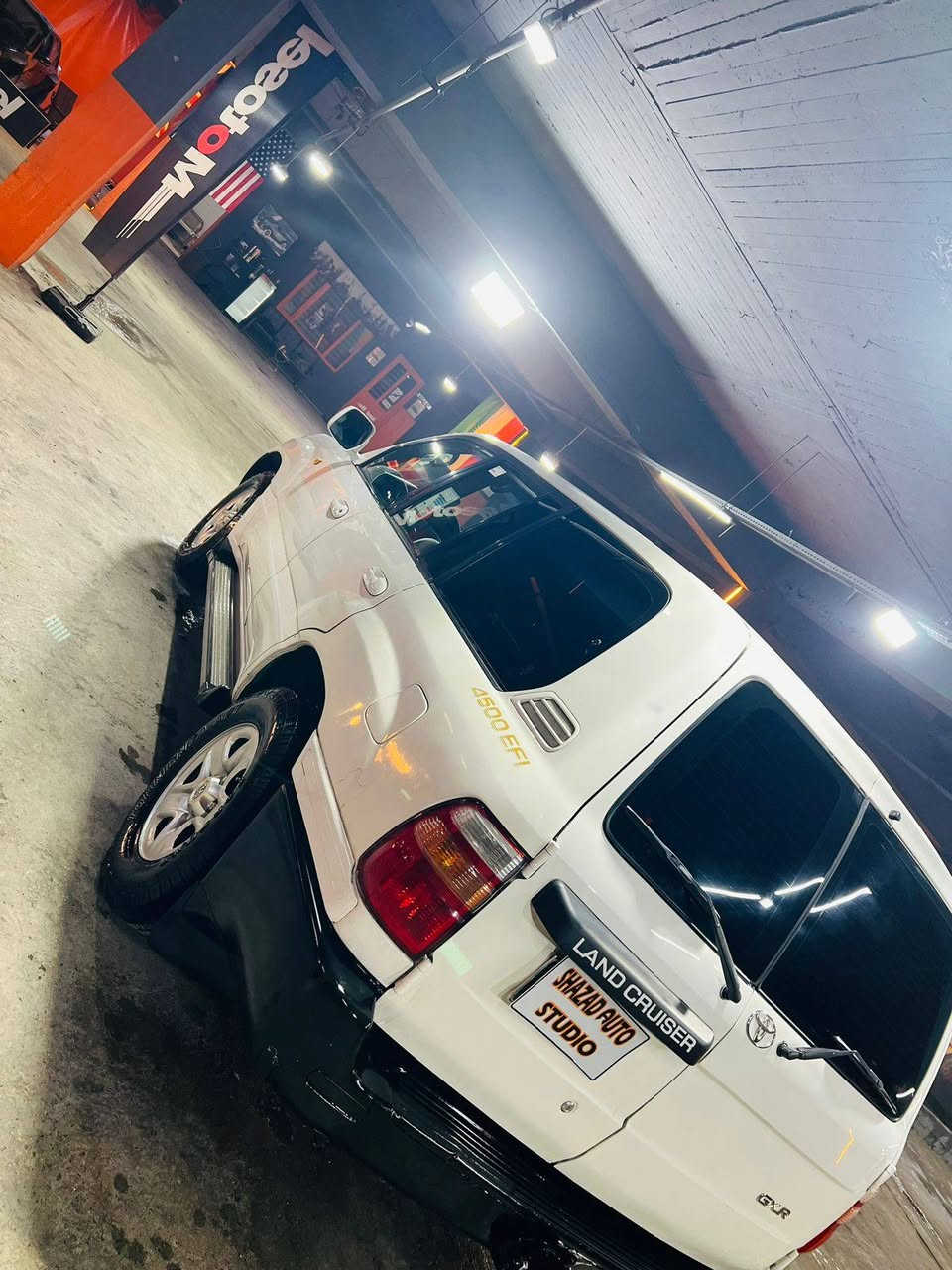 تــــــــەنــــــهـــــــا فـــرۆشــــــــــتـــــــــــن
TOYOTA LAND CRUISER
***********
***********
جۆری سەیارە/توێتا لاند کرۆزەر [مۆنیکا]
مـــــــۆدێـــــل/٢٠۰۱
سعری /٩٨$ وەرەقەو معامەلە
ئاڕمی بلاستیکی سلێمانی 
ئاڕم ئەوەلیات خرامە بەشەرت
ڕەنگ/سپی
جوار پارجا بویاخ بێناو گرتن
گێڕو مەکینەی بیلاد ٤.٥ بەخاخ
گێڕومەکینەی مەزبوت 
گێڕ عادی
دەبڵ ئەکسلی مەزبوت
مواسەفات سێڕوبع
وناوڕەساسی تەبریدو تەبرید مەرکەزی سەلاجە
شانو سەقفی شوشە
پێشو دوای بێ جرکە 
تاقمتایەو ویلی عادی لۆک 
کارەبای کامل مەزبوت 
جوار جام کارەبا 
ناوی جوان هەیکەلی نمونە 
ناو زەرد
سەیارەیەکی جوانوپاکو بێ مەسرەف
دەعامی بۆ دەعامی بەشەرتی فەحس

***********
***********
تــــەنــــــــهــــــــا بـــــــــۆ فــــــرۆشـــــــــتـــــــــن السليمانية, العراق
