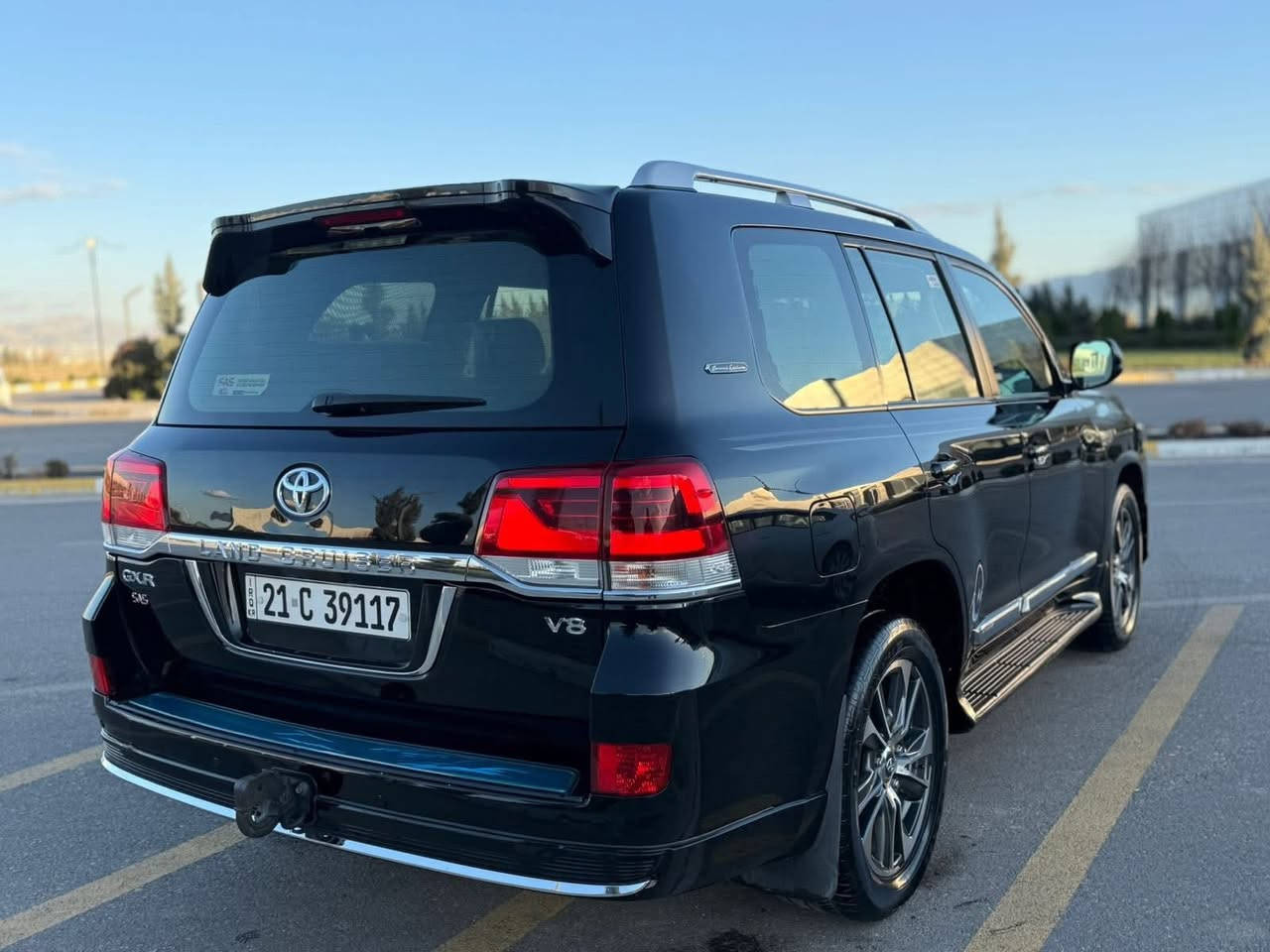 لاند كروزر موديل2020.GXRشركه ساز ثلاث شاشات سياره جديده حيل بدون صبغ مكفوله محرك8سلندر موصفات ساز معروفه ماشيه100الف كيلومتر مكان سليمانيه السعر495بيها مجال***********
