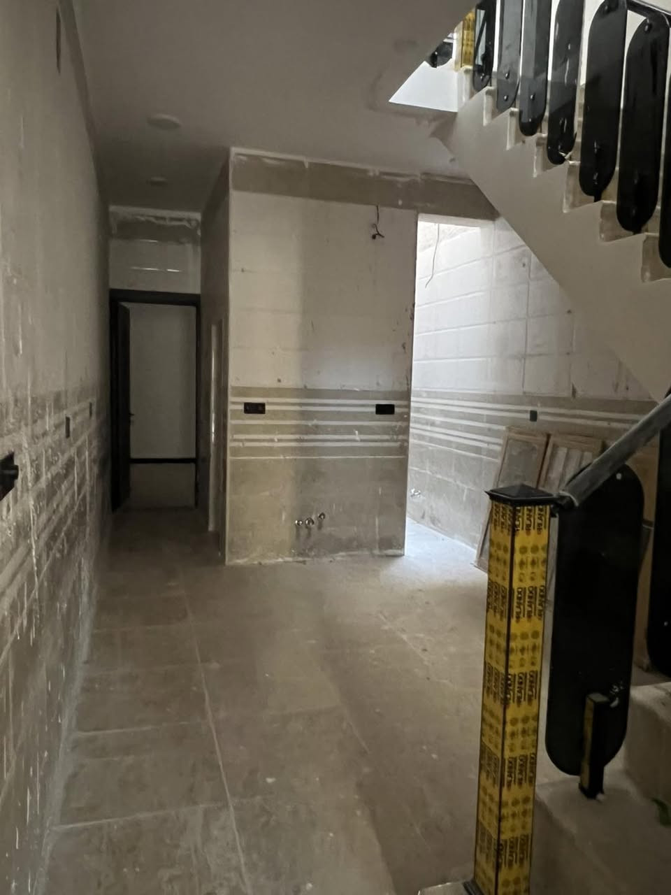 مشتملات 75 متر توون للبيع 🏡🏡بسعر منااسب جدا💥🔥

واجهه 3.75 متر 
نزال 20 متر 

بناء حديث درجه اولى 

يحتوي الواحد على صاله ومطبخ و3 غرف نوم 
وصحيات عدد 2 وبيتونه سطحين 

العنوان :: حي الجهاد :: ديوان المخابرات :: خلف شارع 60 

السعر والاستفسار الاتصال على الرقم *********** 📞📞مكتب الشهم للعقار 💥💥
