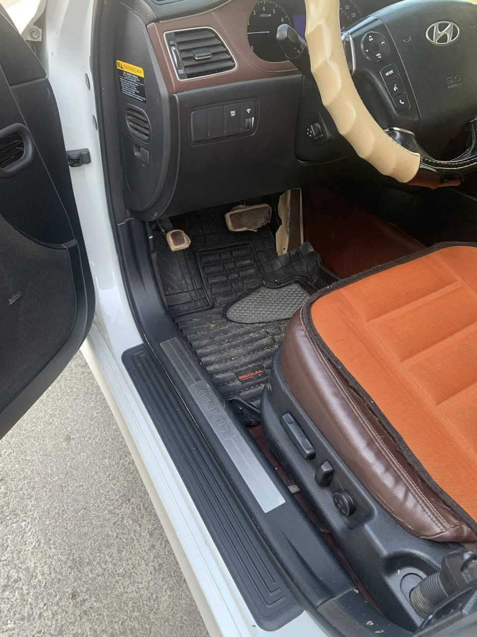 السلام عليكم  نوع  جنيسزز هونداي  فول مواصفات فتحه اشاير بالمري وعند الرجوع قلاب تدفئه تبريد كشن تحكم كمل ستيرن خزن كشن خزن  بصمه ابواب بصمه جنطه بصمه تشغيل  مكان موصل ***********
