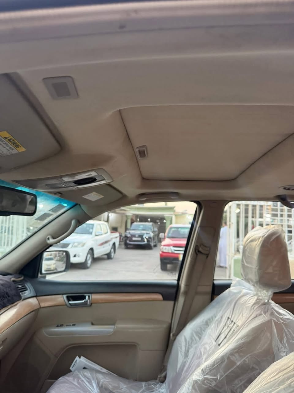 *للبيع: كيا موهافي Kia Mohave 2013* 🚙
*اللون*: أبيض 
*الحالة*: نظيفة - شرط الفحص
*المواصفات*:
1. *المحرك*: 6 سلندر 3.8L قوي واقتصادي
2. *الدفع*: 4x4 دفع رباعي
3. *عدد الركاب*: 7 راكب - عائلية
4. *المواصفات*: شاشة، كاميرا رجوع، حساسات، تبريد 3 قطع، جنطة كهرباء، رادارات
محرك كير جديد / صدر نضيف /تايرات جدد حدادية نضيفة
*السيارة*: بيها الجاملغات الامامية تبديل والباب الي بسذ السايق صبغ 
*السبب للبيع*: تجديد
*السعر*: ___ قابل للتفاوض بالمعقول
*المكان*: بلــد - صلاح الدين
*للاستفسار والاتصال*:
***********
