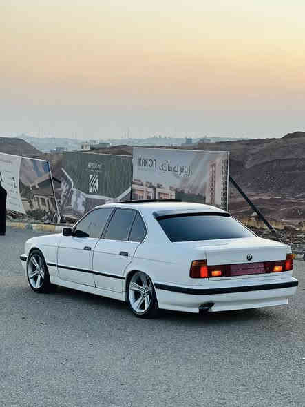 ماشەڵا لە ماڵی هەموولایەک
BMW1991
520 گێڕ عادی 
سلایت 
چوار جام کارەبای
٦ کەلە
نموونە لە جوانی 
دەعامی پێشوو دوای M 
چوار تایەو ویلی لۆک
٩١قەپاتی گێر عادیە
کارەبایەتی گشت گیانی بەشەرت 
مەکینەی حەفتەیەکە بۆی بەستراوە دوکەلو دەنگو بوخاری نیە بە شەرت 
جەمپەکی کەمی پشتی هەیە 
موسو بڕاوەو وەڕگەڕاو بە شەرت 
ڕێک لەقوەتی خۆی بێزارە 
چرکەی تیا نیە 
رەقەم هەولێرە ئەوەلیاتی بەشەرت 
سەیارەکە بەناو ناکرێ بەس ئەوەلیاتە 
بە سعرێک دەیفرۆشم خوار بازار ٣٢$ مەجالێکی کەم 
شوێنم کۆیە 
***********
***********
