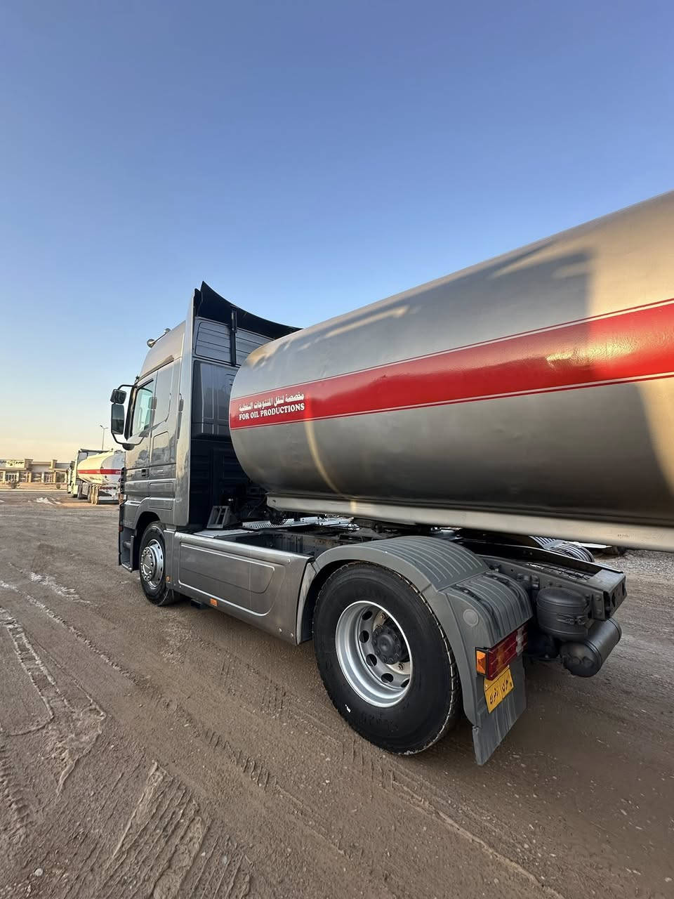 للبيع مارسيدس اكتروز تريله صهريج 
موديل 2007
حجم 1844
مواصفات سيارة كامره حساس 
ريتايدر تبريد ثلاجه سقف نجوم 
بردات كهربائية ادبلو دبل مناميه 
اوتماتيك 12 نمره 
صهريج فصال شركة شاكر حداد 
***********
***********
***********
***********
