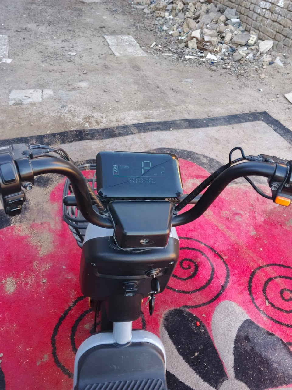 سلام عليكم دراجة شحن للبيع دراجة سعمال شهر 300 وبيه مجال *********** واتساب
