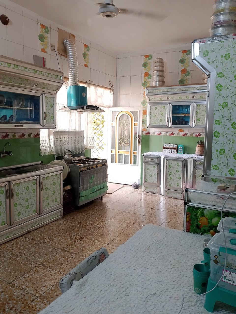 السلام عليكم 
بيت للبيع مساحة 220 متر 
يحتوي على
غرفتين
صالة واسعة
استقبال
حمام داخلي وخارجي 
ومطبخ داخل البيت وخارج 
العنوان الشيشان الثانية
للتواصل والاستفسار 
***********
