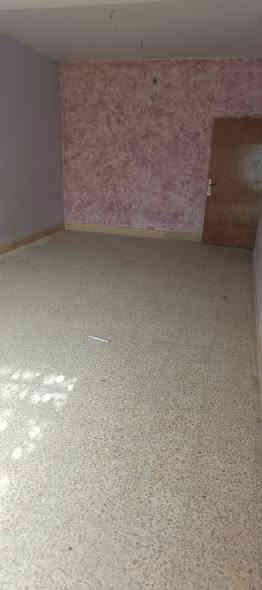 للبيع دار سكن مساحة 200 متر طابو ملك صرف بسمي البيت طابقين الاول غرفتين نوم معة صالة معة مطبخ معة ستقبال معة حمام معة كراج معة حديقة معة صحيات خارجية أرضية كاشي الطابق الثاني أربع٤غرف نوم معة صحيات سيراميك أرضية سيراميك بناء حديث مجموع ٦غرف نوم موقع ديالى بعقوبة كاطون الرازي قرب مرطبات البلور الاولة ثالث بيت عن فرن وسام السعر ١٢٥مليون وبي مجال رقم الهاتف *********** (بيع نقد فقط)
