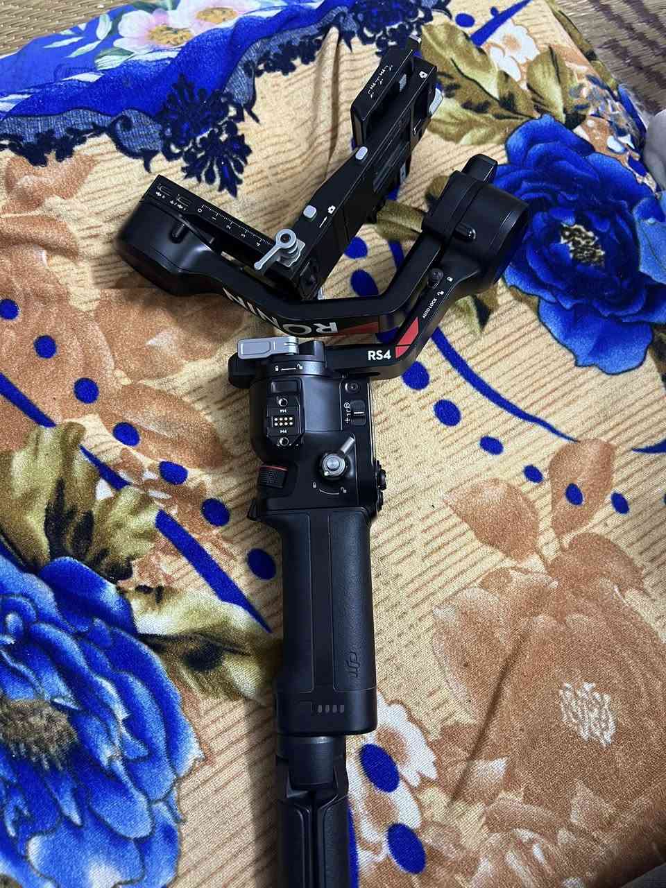 رونين rs 4 نضافه 100 مكفول من الفتح وتصليح
مستخدمه 4 مرات فقط 
للبيع مكاني كوت يوجد توصيل 
للاستفسار خاص 
***********
