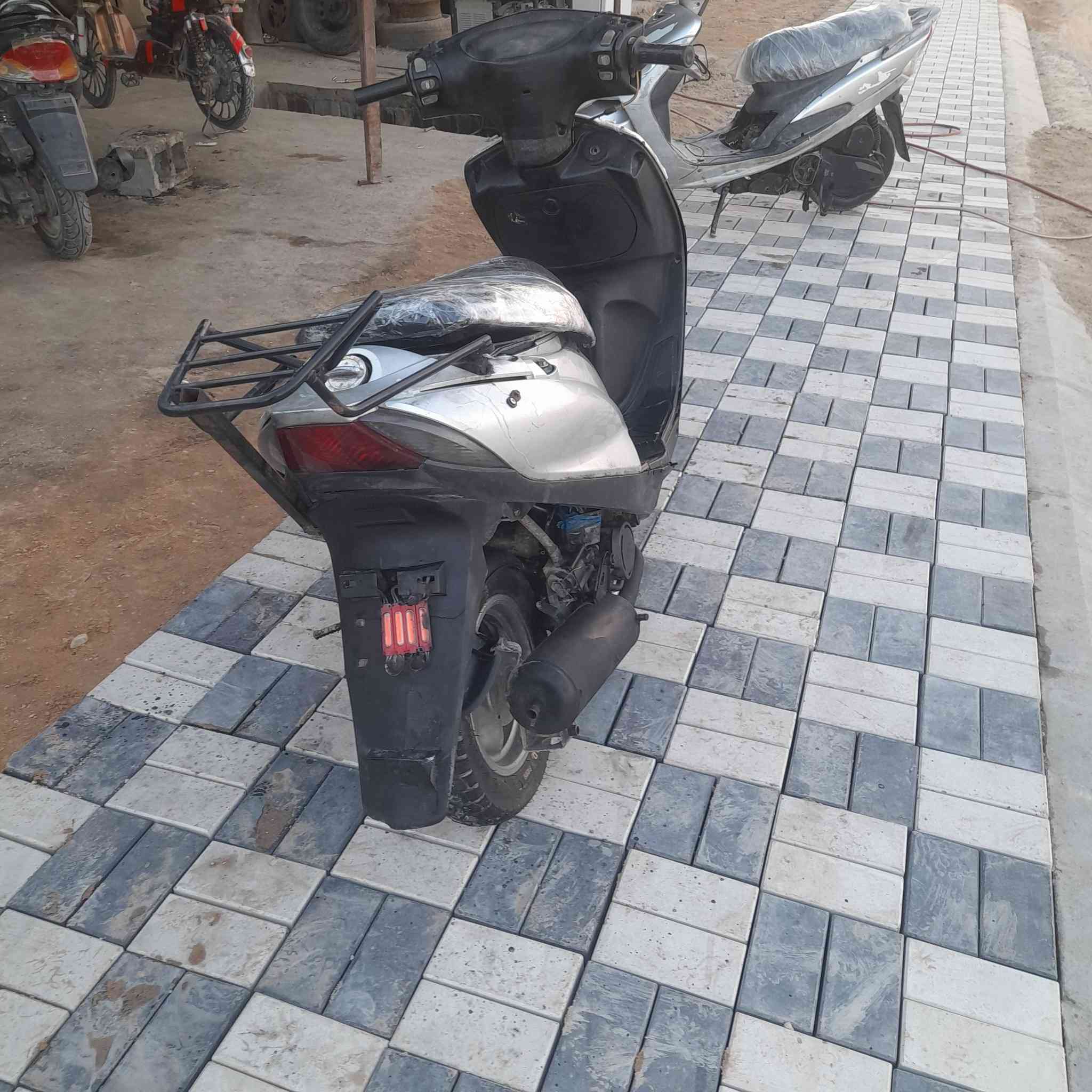 دراجه ماكس ياباني ١٤٠ للبيع مكفوله تخم تاير باتري جديد  سلف او هندر كهربايات شغاله مكينه فول السعر ٤٠٠ اوبيه مجال شي بصيط الستفسار ***********
