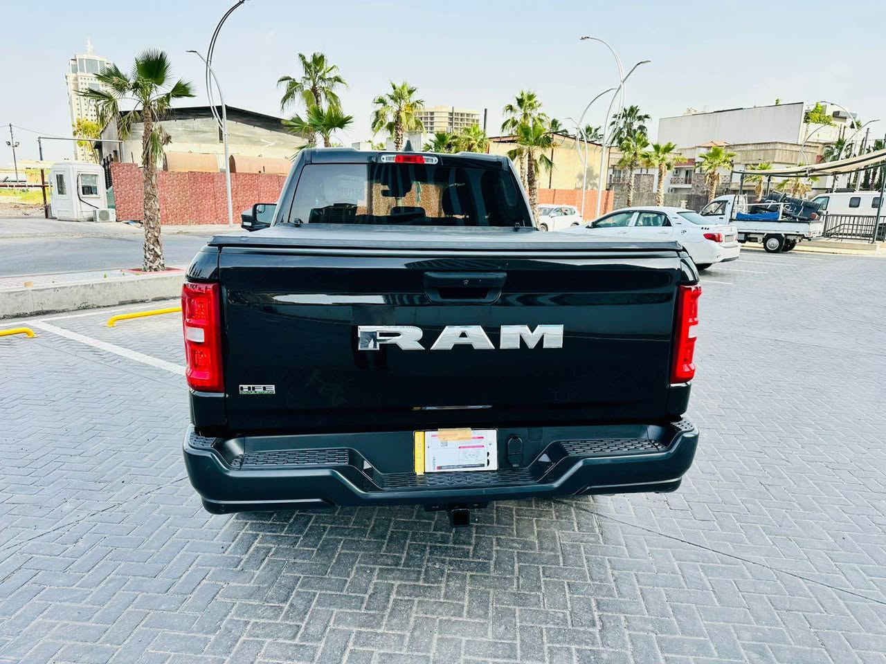 السلام عليكم
دوج رام موديل 2025 شكل جديد
2025 RAM 1500, HFE
محركً 3600 سته سلندر
ماشية 4000 الف 
ضررها جاملغ خلفي باب و باب مبدل نفس لون بدون دواخل
ايرباك فقط برده
موا صفاته
شاشه كبيره لمس 
ردار
لايت زينون
اتو ستوب
نقطة العمياء
تحديد المسار
حساسات امامي وخلفي
ويل سبورت
تايرات جبلي
بصمه
تشغيل عن بعد
 
سعر مناسب جدا 227 ورقةً 

مكان السياره اربيل(معرض اربيل كارس )
***********☎️📞 أربيل, العراق
