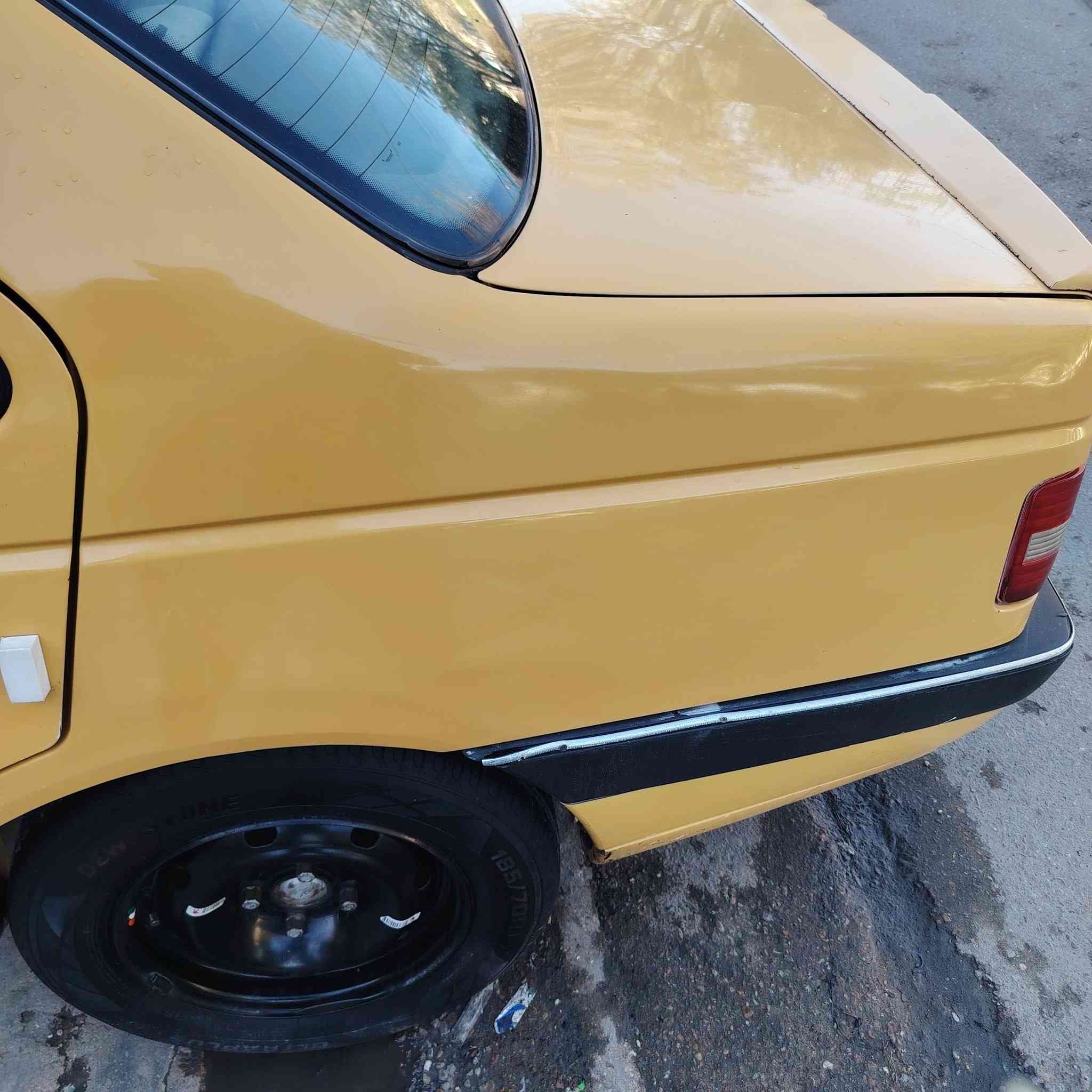 السلام عليكم سياره للبيع عنوان بغداد شعب السياره باسمي السعر 43 موديل 15 شباب ما جاوب على الفيس هذا رقمي   الاستفسار ***********
