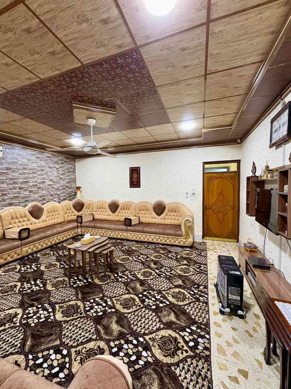⭐️ دار للبيع  او معارض 👉✅
حي الحدباء الاولى ( قرب سائدين المضخه )
◀️ المساحة   240متر 🏠
◀️ الواجهه 12 متر 🏠
◀️ النزال 20 🏠
◀️ بناء قديم محدث 2020
◀️ إتجاه شروق تام

الطابق الاول 
غرفتين نوم وهول كبير ومطبخ وحديقة واستقبال

الطابق الثاني 
4 غرف وخدمات

للاستفسار الاتصال 
*********** ☎️
***********☎️

  نستقبل عقاراتكم و طلباتكم على الارقام اعلاه او مراسلة صفحتنا
