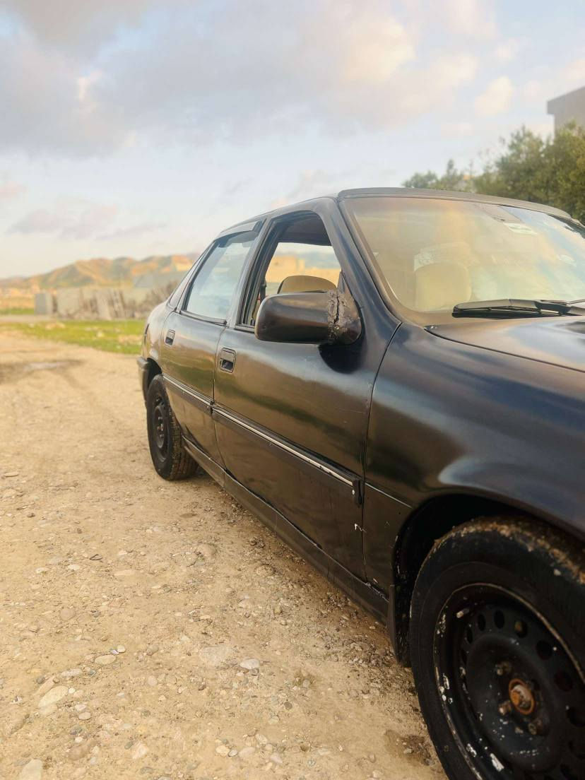 بسم الله الرحمن الرحيم
ئادمینی 🌹
ئۆپڵ ڤیکترا مۆدێل ۹۲ سەنەوی مەکینە ۱٦ قایش باریک چوار تایەی لۆکی لەژێرە کارەبایی بەشەرت گێڕی بەشەرت بەس مەکینەی سەرف ئەکات ماباقی بەشەرت ماڵی دۆستە 
نرخی ۱٤ گڵا  شوێن تەق تەق 
ژمارەی مۆبایل *********** كويسينجاك, أربيل
