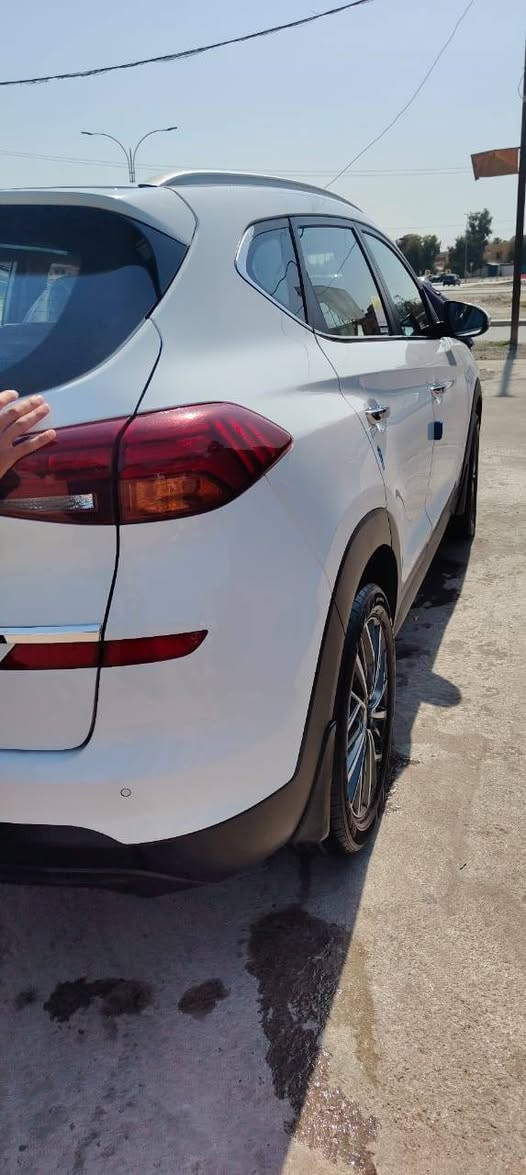 السلام عليكم للبيع تكسون ٢٠١٩ مكفولة كفالة عامة السيارة جاهزة تايرات جدد بصمة اصليه بدون ملا حظات السعر المطلوب ١٨٨$  بيها مجال بسيط للاستفسار الاتصال على *********** غير متواجد عالفيس مكلف بالنشر الشراي يتصل واتساب هم موجود
