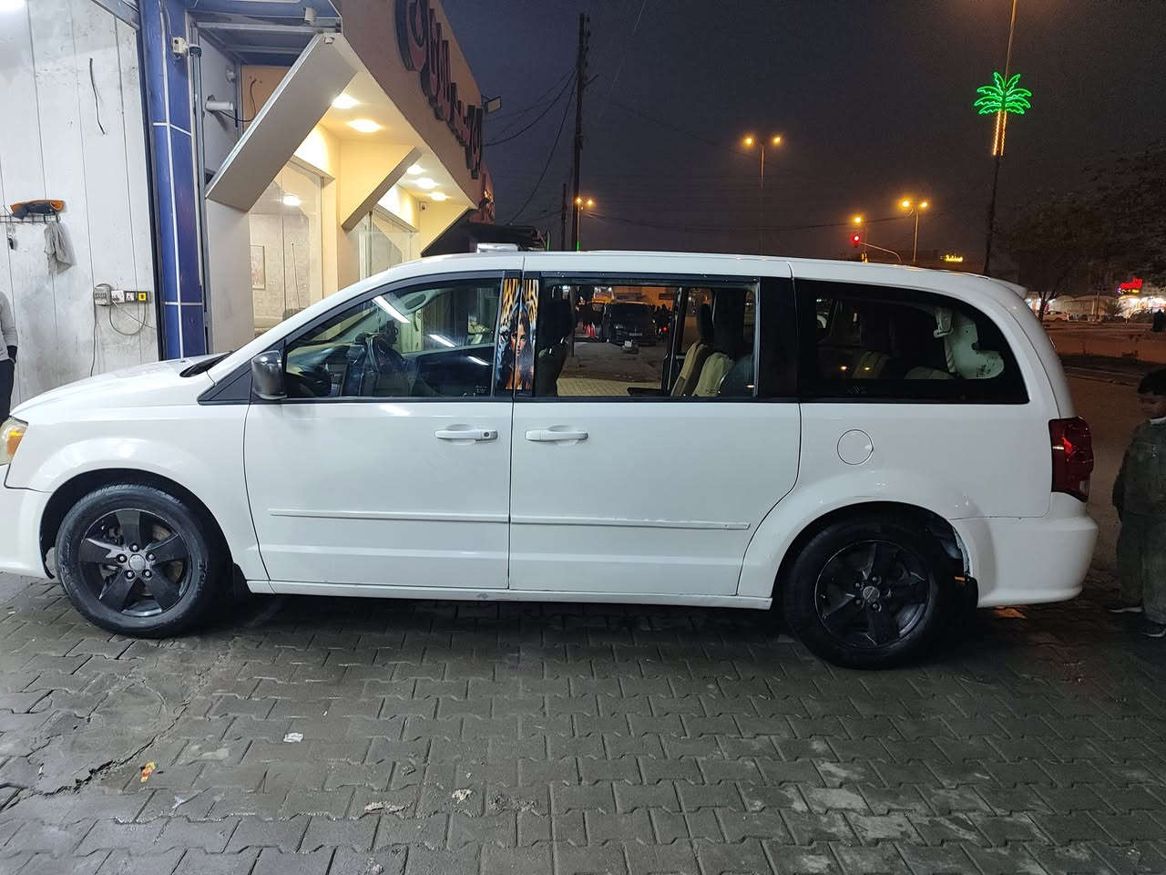 السلام عليكم
دوج كرفان موديل 13 رقم مثنى اجرة كير ومحرك جديدات شادهن سنويه باسمي لل29 سياره باسمي يعني ثاني يوم احولك مصبوغه عام لغرض تبديل الرقم حداديه 60,٪ تبريد تدفئه كله شغال دوشمه وكاعيه جديد   باقي التفاصيل اسالني وجاوبك واني حاضر ،، السعر 110 وبيها مجال للطيبين  ***********
