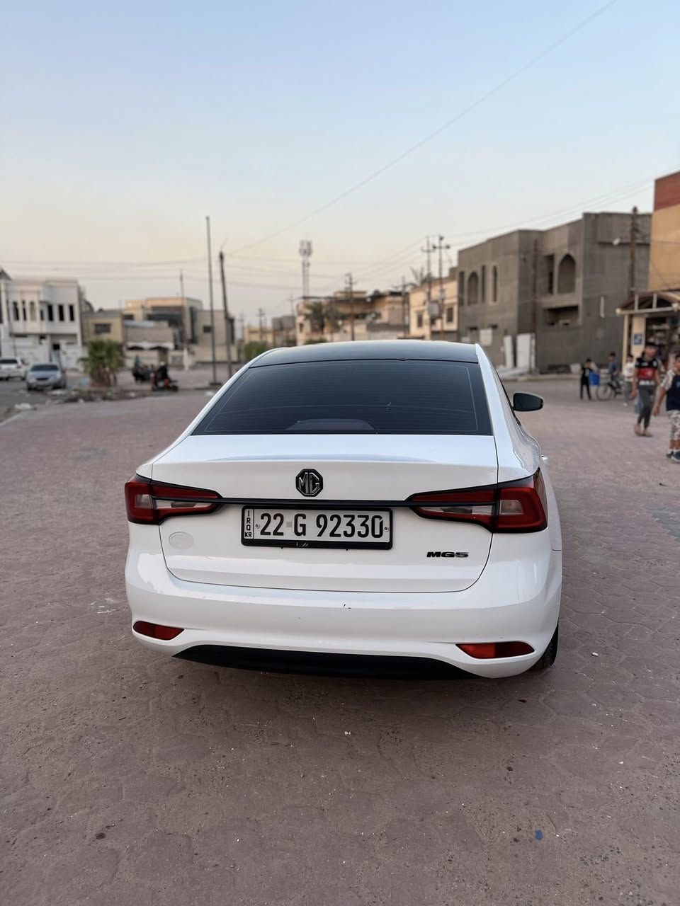 ام جي فايف MG5 موديل ٢٠٢٢ 
للبيع او مراوس النترا او نيسان سني 
 سياره بيهه ضربه تكمه  بسيطه جداً وطخه بسيطه بلدوسه 
السياره رقم اربيل سنويه للـ٢٩ 
بيهه مثبت سرعه وشاشه 
ويل كب 
حديديه جديده 
داخل اسود مميز وارد خليجي 
تخم داير جديد 
دوشمه طبقتين جلد وقماش 
مع كامل ملحقات  سبير + طفايه حريق + جك + مثلث 
مطعمه اسود مثل ما موضح بلصوره 
لا مفتوح كير ولا مفتوح محرك 
مكاني البصره الطويسه 
السعر ٨٠ 
رقم هاتف ***********
