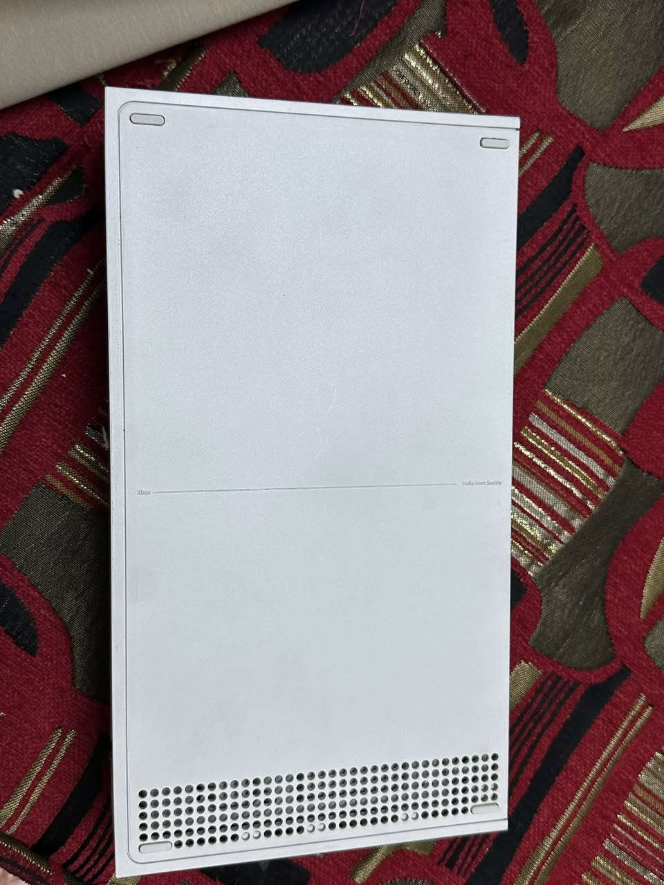 جهاز اكس بوكس سيريس اس كامل ملحقاته معى جوستك اضافيه اصليه + بطاريات و اثنين و قاعده شحن بطاريات 
جهاز نظيف ما مداخل صيانه ابد ولا مفتوح نهائي 
سعر جهاز 310 الف 
مكاني بغداد 
توصل واتساب ***********
