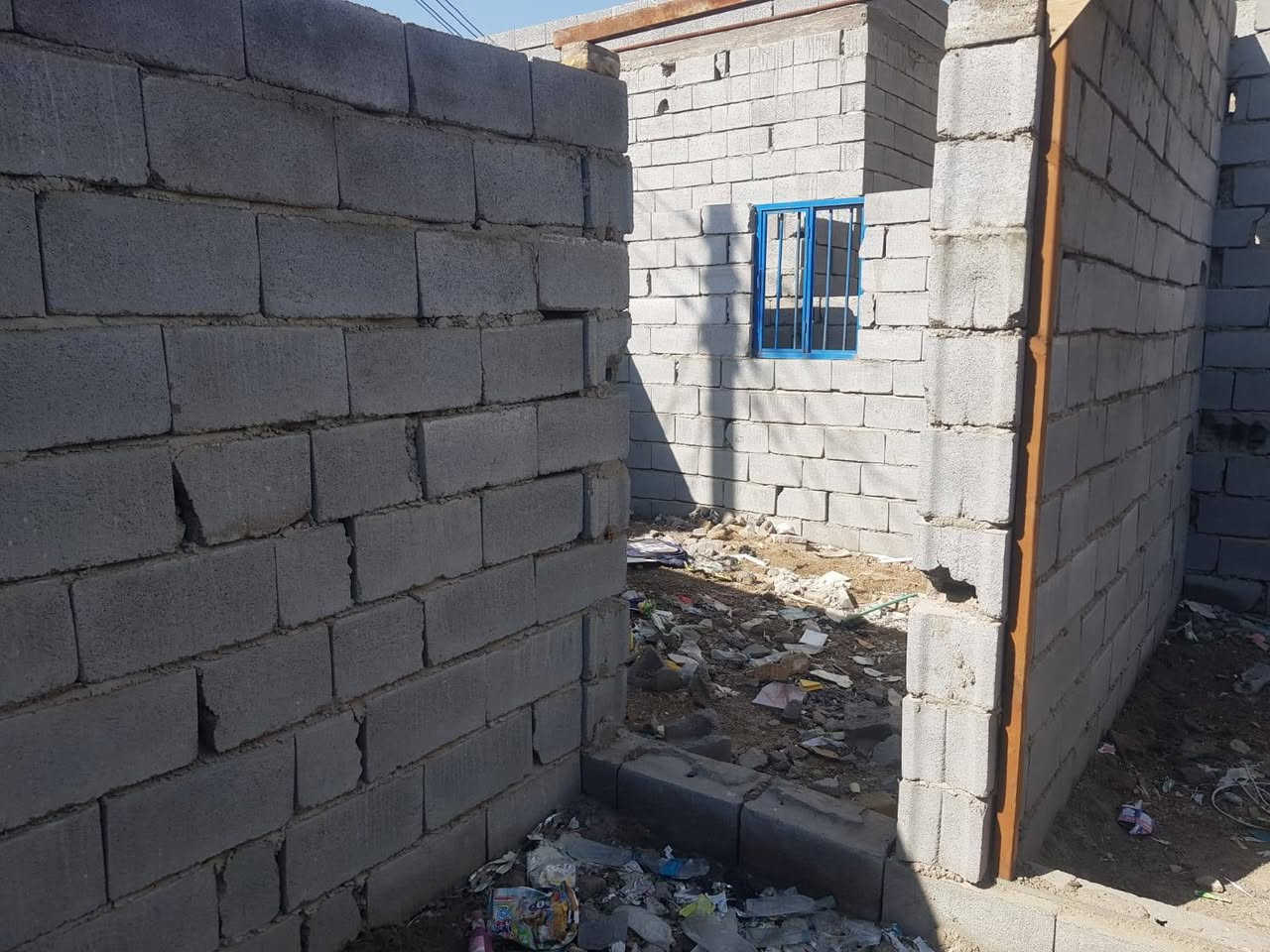 هيكل بسعر جدا مناسب ولموقع حلو حي الهادي المعامل الزبير زراعي المساحه 150 م  6 ملايين. ***********
